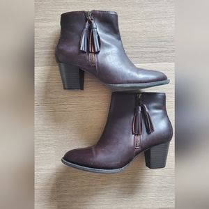Vionic Madeline Dark Brown Oil Finish Booties size 7 / EU 38